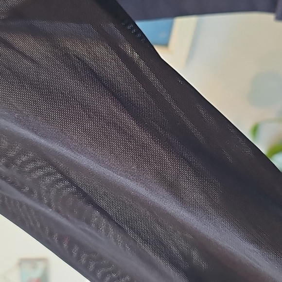 Black Long Sleeve Crop Top Size Small - Picture 2 of 2